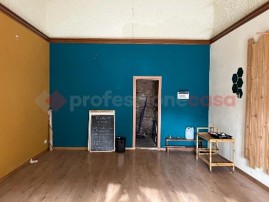 Foto Negozio in Cavour, Arezzo Porta San Lorentino di 25 m² con 1 locali