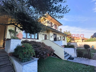 Foto Villa bifamiliare in Via appiani 35, Parabiago San Lorenzo di 220 m²
