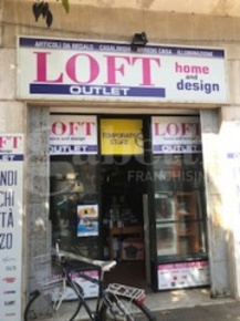 Foto Negozio in Via TIRSO 120, Oristano Centro di 300 m² con 4 locali