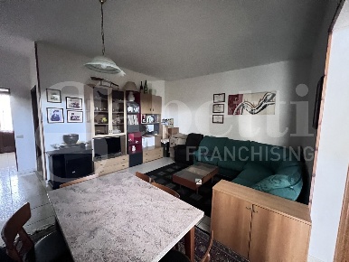Foto Appartamento in Via TEMPIO 96, Oristano Centro di 90 m² con 3 locali