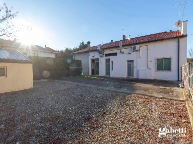 Foto Negozio in Via XXV Luglio 11, Morciano di Romagna Centro di 250 m²