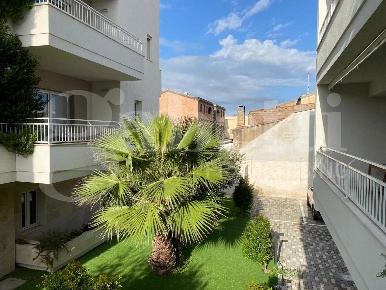 Foto Appartamento in Via LEOPARDI 100, Cabras Centro di 127 m² con 4 locali