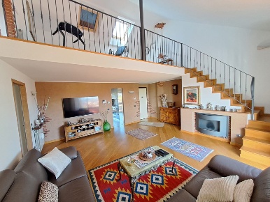 Foto Attico in Via san bernardo 45, Mesero di 230 m² con 5 locali