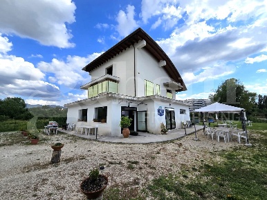 Foto Negozio in Via Delle Sorgenti snc, Isernia di 349 m² con 5 locali