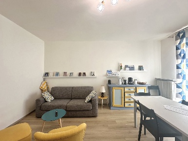 Foto Appartamento in Via XXV Aprile 1, Arona Centro di 85 m² con 3 locali