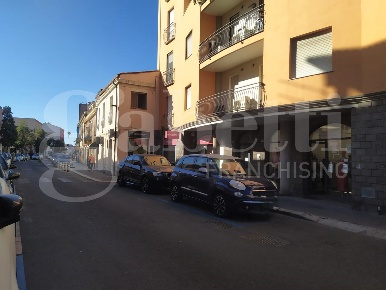 Foto Negozio in Via TIRSO 49, Oristano Centro di 50 m² con 2 locali