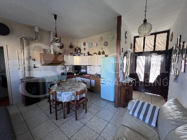 Foto Appartamento in Via Tempio 96, Oristano Centro di 88 m² con 3 locali