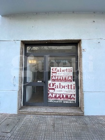 Foto Negozio in Via SARDEGNA 17, Oristano Centro di 250 m² con 2 locali