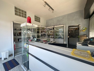 Foto Ufficio in Via della tecnica, Pomezia di 110 m² con 4 locali