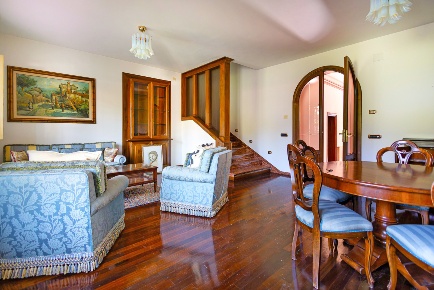 Foto Villa unifamiliare a Pisa Porta a Lucca di 500 m² con 10 locali