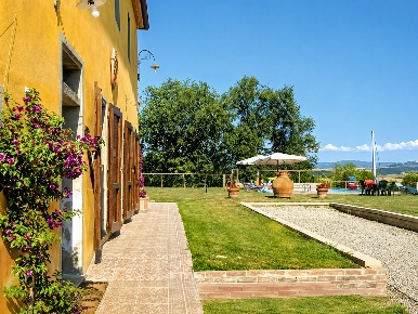 Foto Cessione attività a Peccioli Fabbrica di 2700 m² con 30 locali