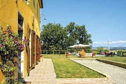 Foto Cessione attività a Peccioli Fabbrica di 2700 m² con 30 locali
