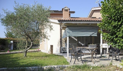 Foto Villa bifamiliare a Colle di Val d'Elsa di 129 m² con 4 locali