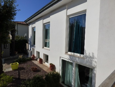 Foto Villa unifamiliare a Campiglia Marittima Venturina di 320 m²