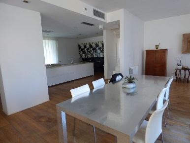Foto Villa unifamiliare a Campiglia Marittima Venturina di 320 m²