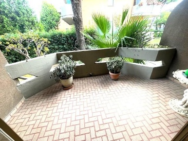 Foto Appartamento a Massa Marina di Massa Centro di 135 m² con 6 locali