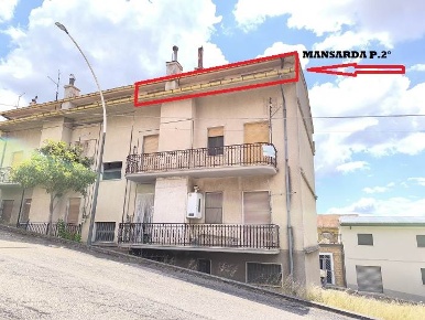 Foto Mansarde in via quote mercato 48, Gesualdo di 84 m² con 4 locali