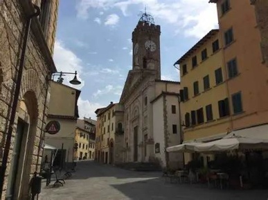 Foto Appartamento a Poggibonsi Centro di 100 m² con 5 locali in affitto