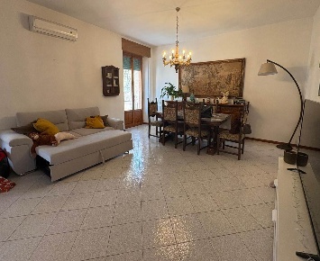 Foto Appartamento a Poggibonsi di 100 m² con 5 locali in affitto