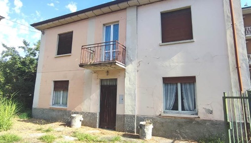 Foto Casa indipendente a Stradella Centro di 200 m² con 8 locali in vendita