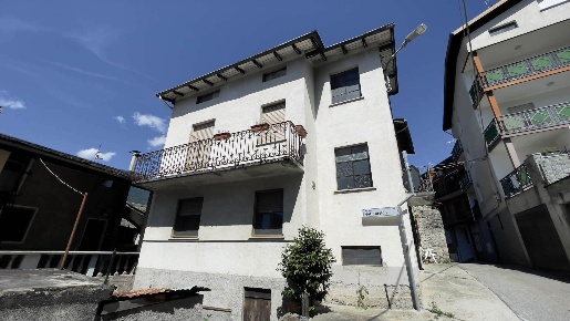 Foto Casa indipendente in SCENINI 3, Faedo Valtellino di 275 m² in vendita