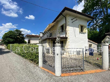 Foto Casa indipendente a Casale sul Sile di 109 m² con 5 locali in vendita