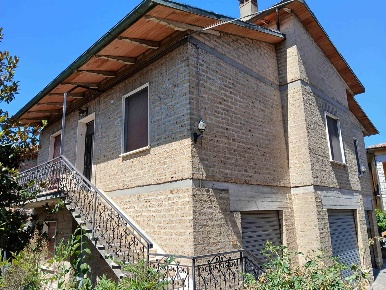 Foto Casa indipendente a Torrita di Siena Centro di 100 m² con 7 locali
