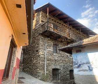 Foto Casa indipendente a Usseaux Centro di 300 m² con 9 locali in vendita