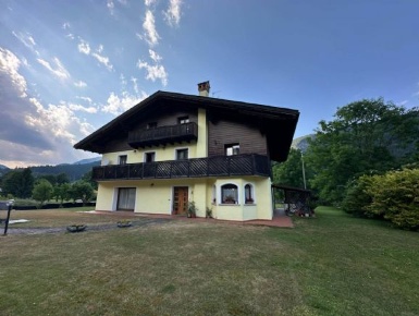 Foto Villa unifamiliare in Via Alpi Giulie  3, Tarvisio di 320 m²
