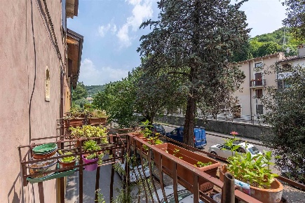 Foto Appartamento a Verona Avesa di 270 m² con 4 locali in vendita