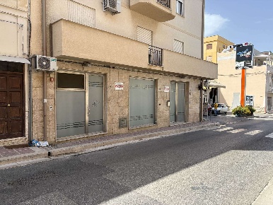 Foto Attività commerciale a Terrasini Centro di 150 m² con 6 locali