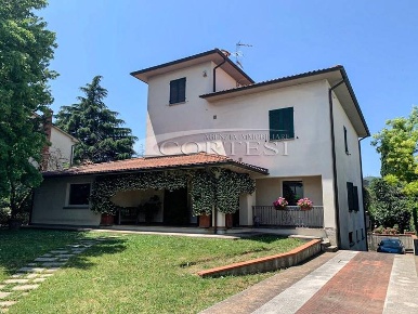 Foto Casale a Città di Castello di 320 m² con 13 locali in vendita