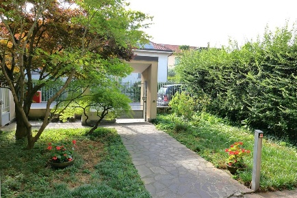 Foto Appartamento in Via Ciro Menotti, Villasanta di 156 m² con 3 locali