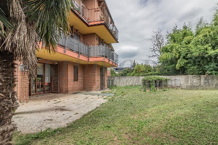 Foto Appartamento in Via Volta, Cesano Maderno di 90 m² con 3 locali