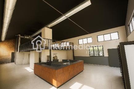 Foto Attività commerciale a Riva del Garda di 244 m² con 2 locali