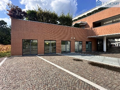 Foto Negozio in Via Corridoni, Bergamo Corridoni di 203 m² in affitto