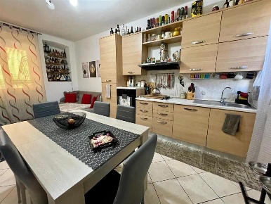 Foto Appartamento in Via Del Fontanone, Azzate Centro di 100 m² in vendita
