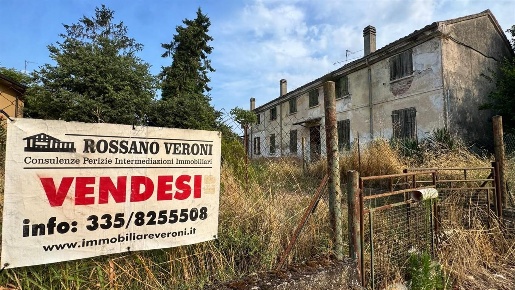 Foto Rustico a Borgo Virgilio di 350 m² con 8 locali in vendita