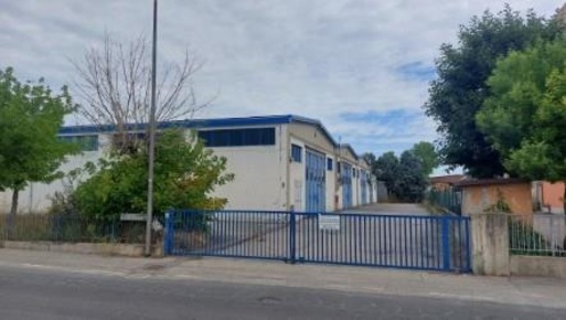 Foto Capannone industriale a Imola di 1400 m² con 5 locali in affitto