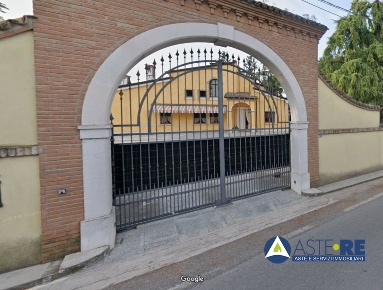 Foto Casa indipendente a Medole di 570 m² con 8 locali in vendita