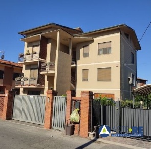 Foto Appartamento in Via dell'Amore, Lucca Sant'Angelo di 163 m² in vendita