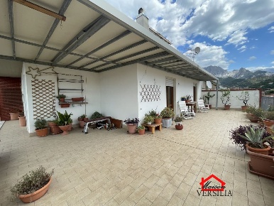 Foto Appartamento in Viale XX Settembre, Carrara di 152 m² con 6 locali