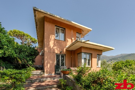 Foto Villa unifamiliare in Via della Pineta, Arenzano Pineta di 342 m²