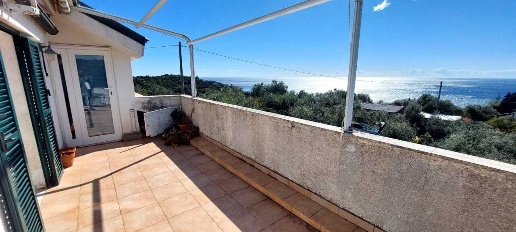 Foto Mansarde in Strada del colle, Imperia Poggi di 85 m² con 3 locali