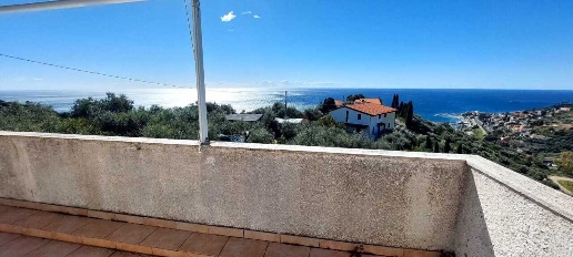 Foto Mansarde in Strada del colle, Imperia Poggi di 85 m² con 3 locali