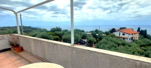 Foto Mansarde in Strada del colle, Imperia Poggi di 85 m² con 3 locali