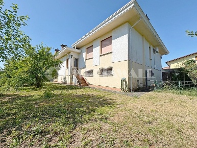 Foto Villa unifamiliare in VIA CONFIN 39, Torre di Mosto Centro di 210 m²