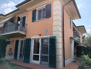 Foto Villa a schiera in Via Stradella 106, Massa Ronchi - Poveromo