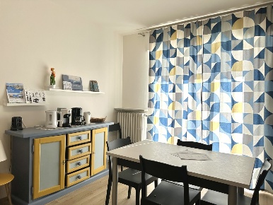 Foto Appartamento in Via XXV Aprile  1, Arona Centro di 90 m² con 5 locali