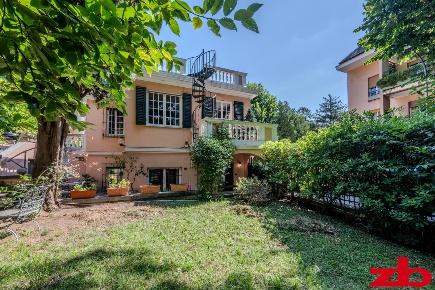 Foto Appartamento in Viale Francesco Causa, Genova Albaro di 100 m²